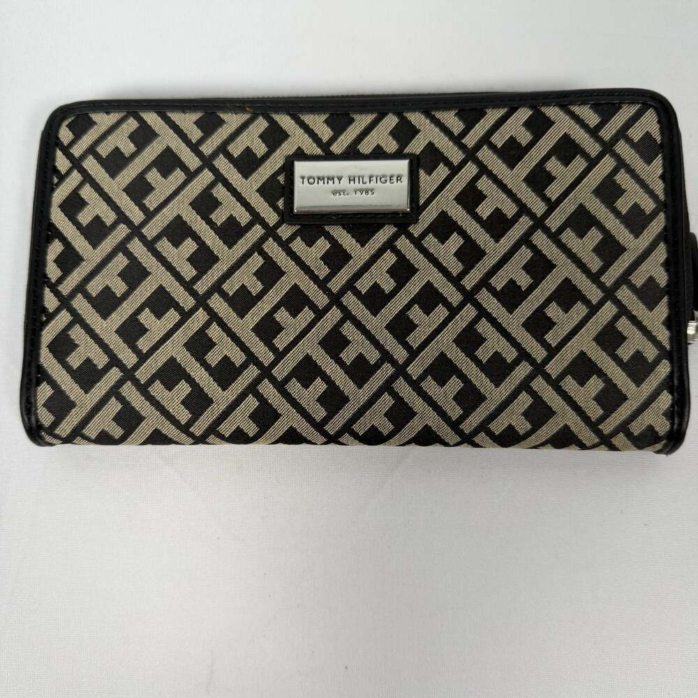 Tommy Hilfiger Monogram Logo Zip Around Wallet Black Tan - Picture 1 of 7